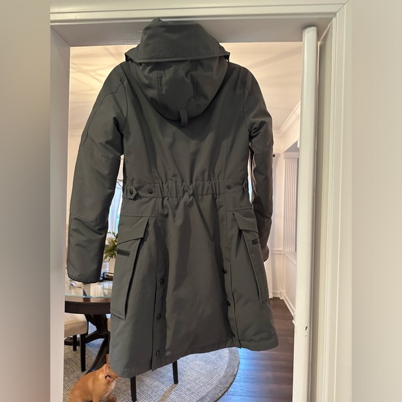 Canada Goose Women’s Kinley Parka 
Excellent condition 
Size Small - Picture 4 of 7